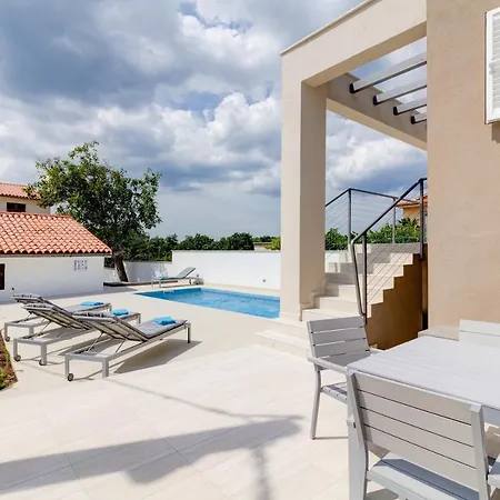 Vila Elena Labin (Istria)