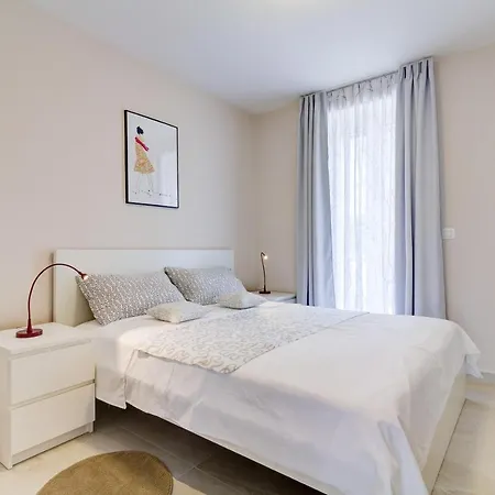 فيلة Vila Elena لابين