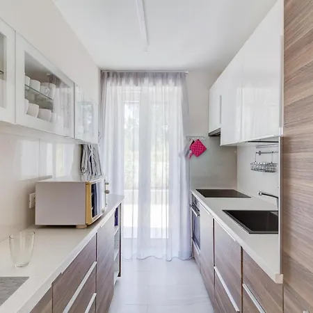 Vila Elena لابين