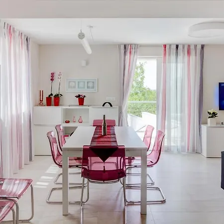 Vila Elena فيلة لابين